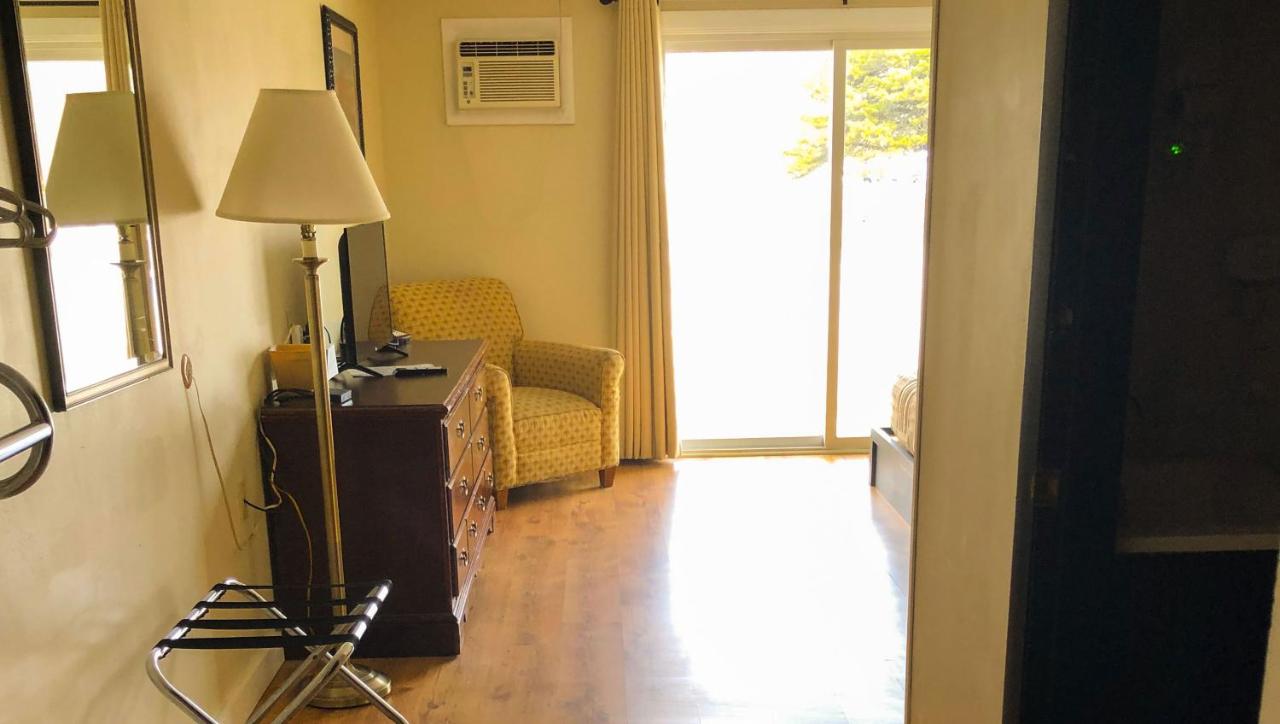 Queen Room - Disability Access at Colonial Inn Ellsworth