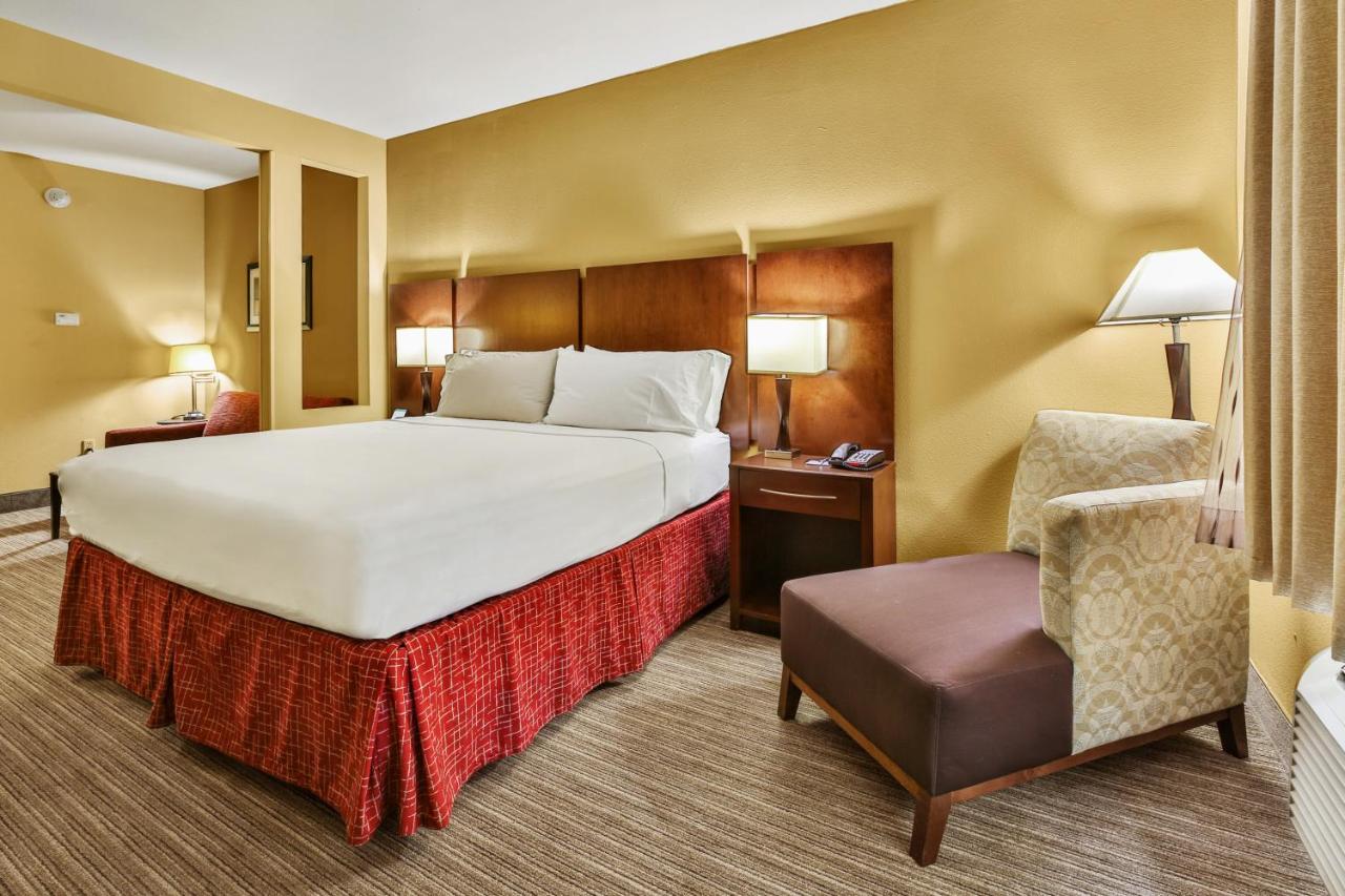 Suite - Mobility Access/Hearing Accessible at Holiday Inn Express & Suites Houston South near Pearland by IHG