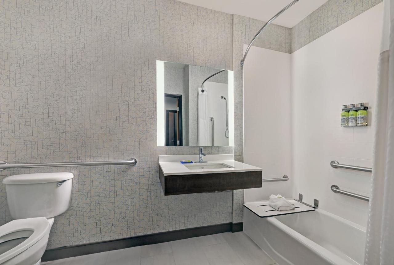 King Room - Disability Access at Holiday Inn Express Hotel & Suites NEWPORT by IHG