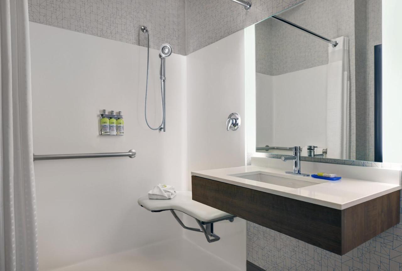 King Room - Mobility Accessible at Holiday Inn Express Hotel & Suites NEWPORT by IHG
