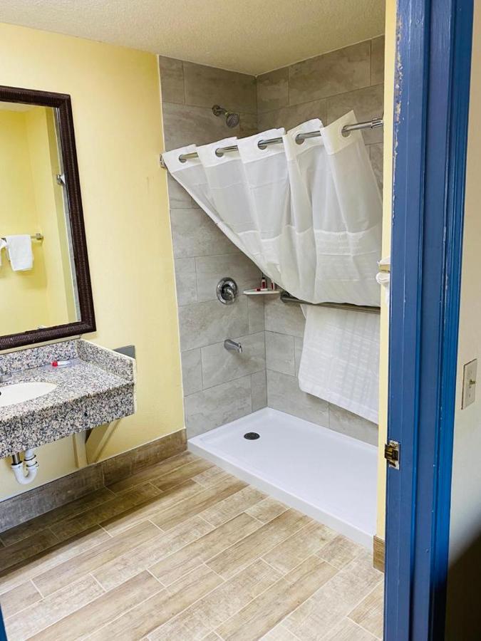King Room - Mobility Access - Non-Smoking at Days Inn by Wyndham Barnwell