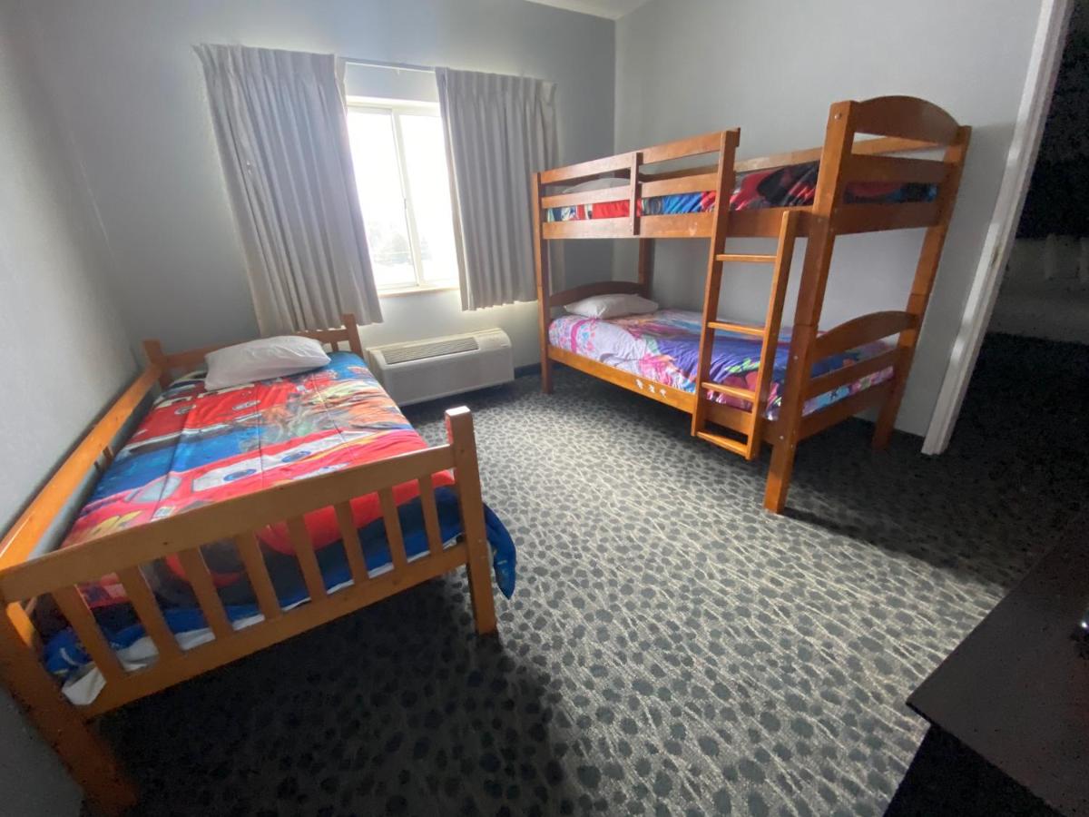 Family Suite with Sofa Bed - Countryside at Lakeside Resort and Conference Center
