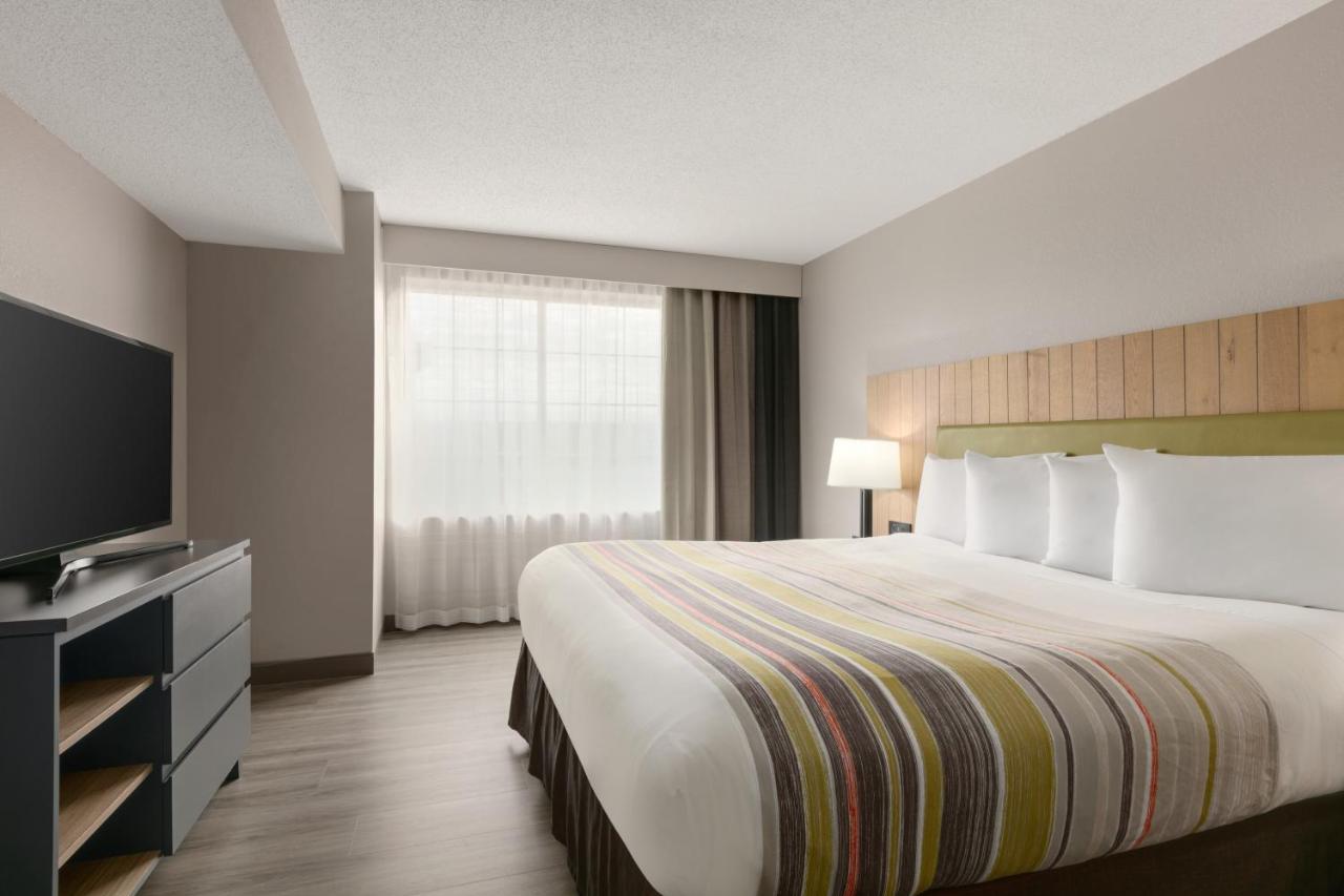 One-Bedroom King Suite with Sofa Bed at Country Inn & Suites by Radisson, London, KY