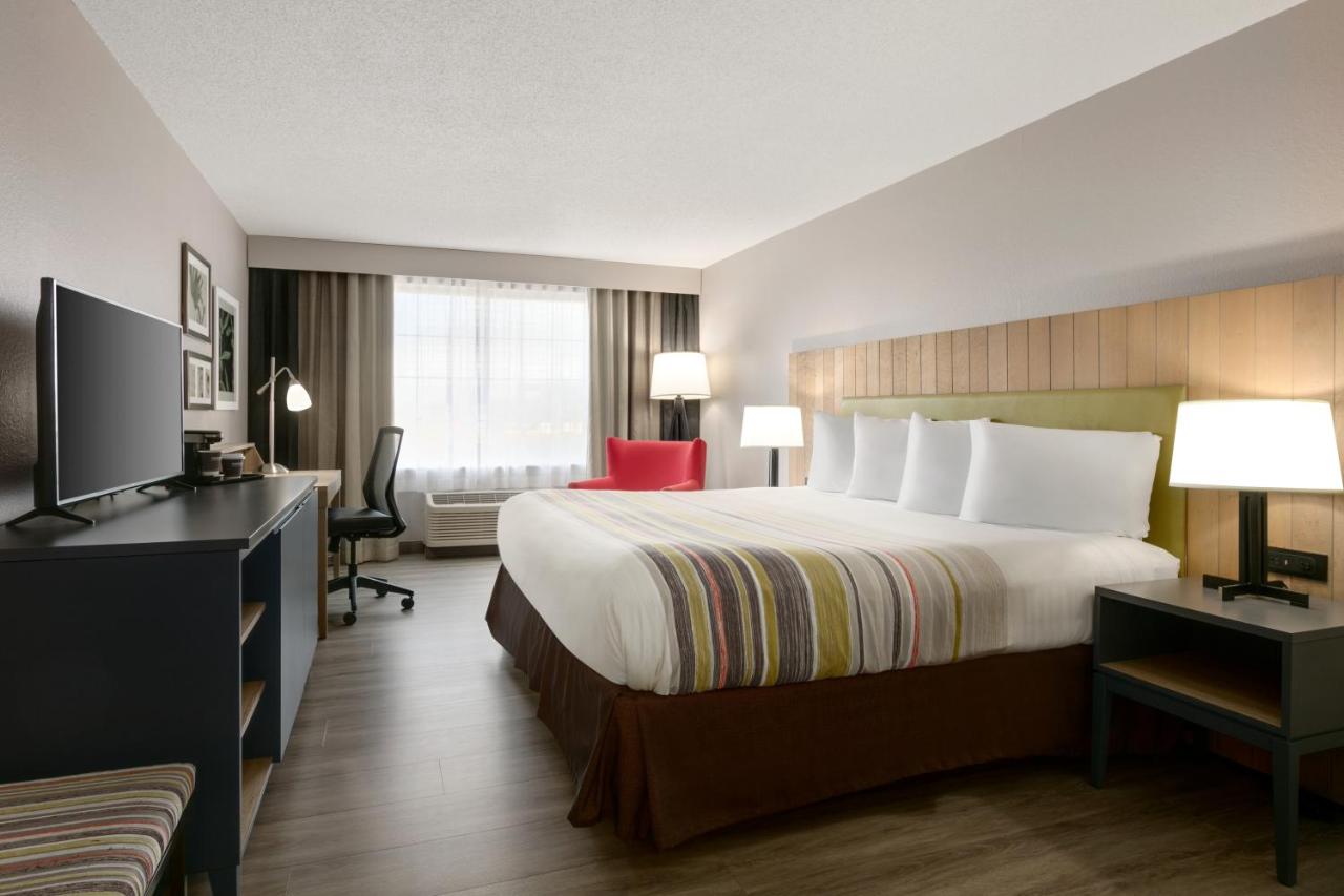 King Room at Country Inn & Suites by Radisson, London, KY