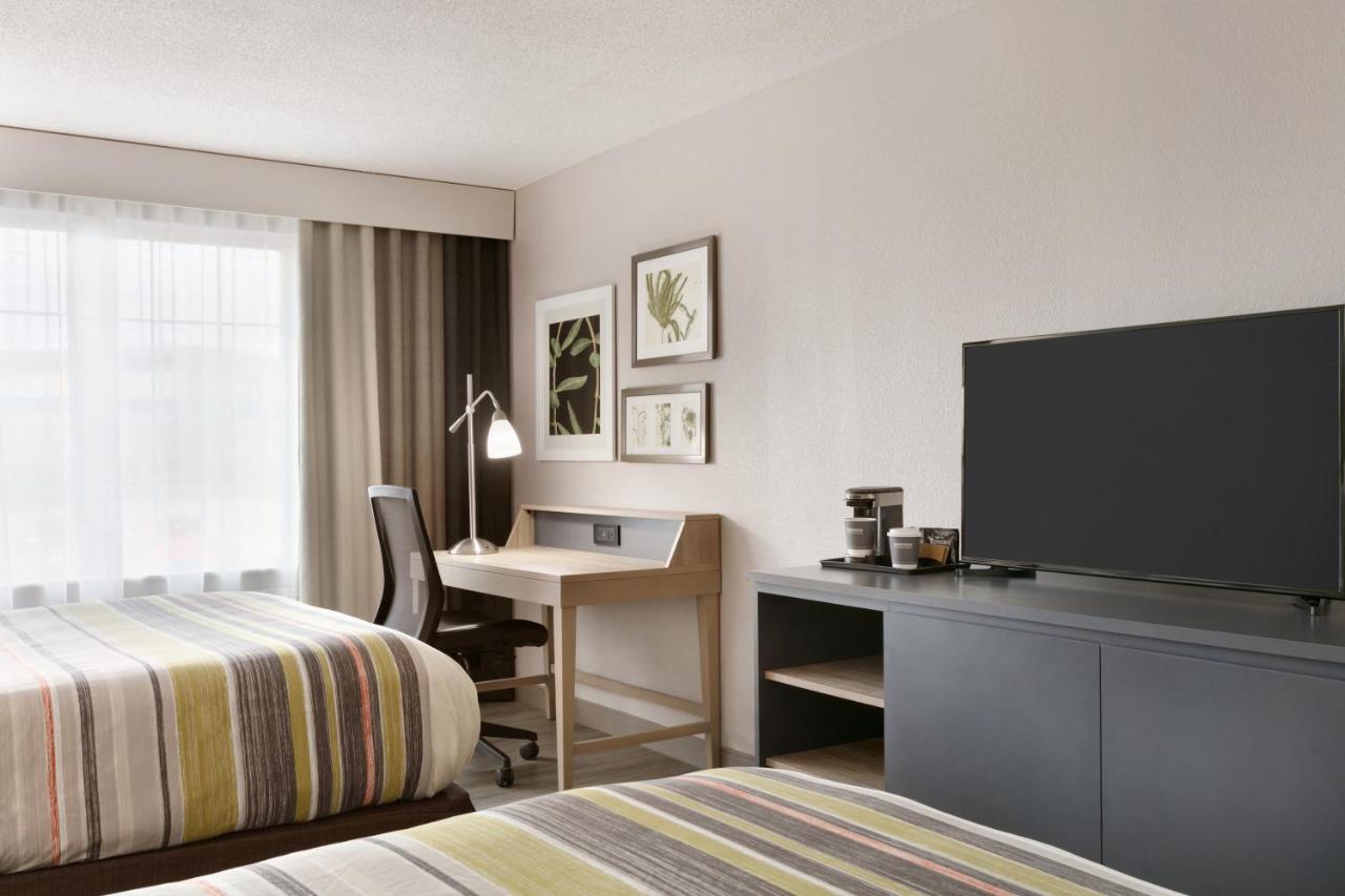 Two Queen Beds at Country Inn & Suites by Radisson, London, KY