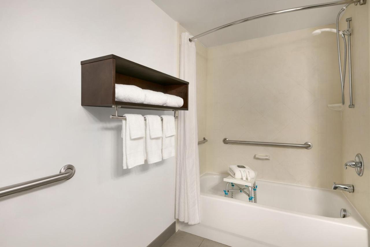 King Room - Disability Access at Country Inn & Suites by Radisson, London, KY
