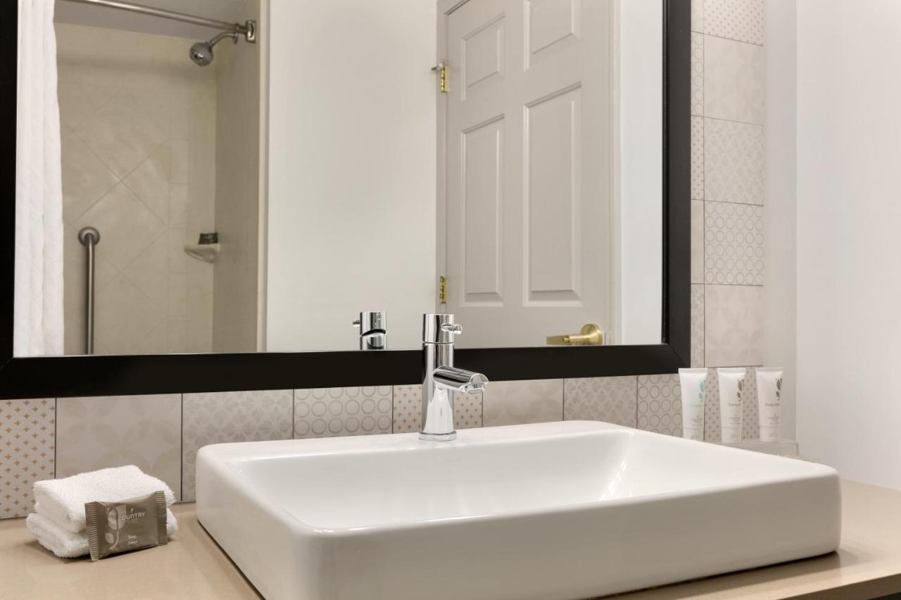 King Room at Country Inn & Suites by Radisson, London, KY