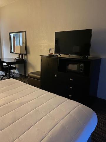King Suite - Countryside at Lakeside Resort and Conference Center