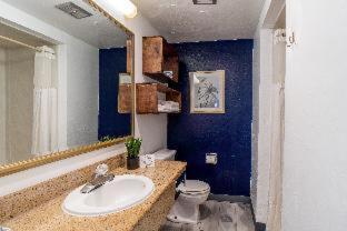 Room #5628218 at Wharf Inn