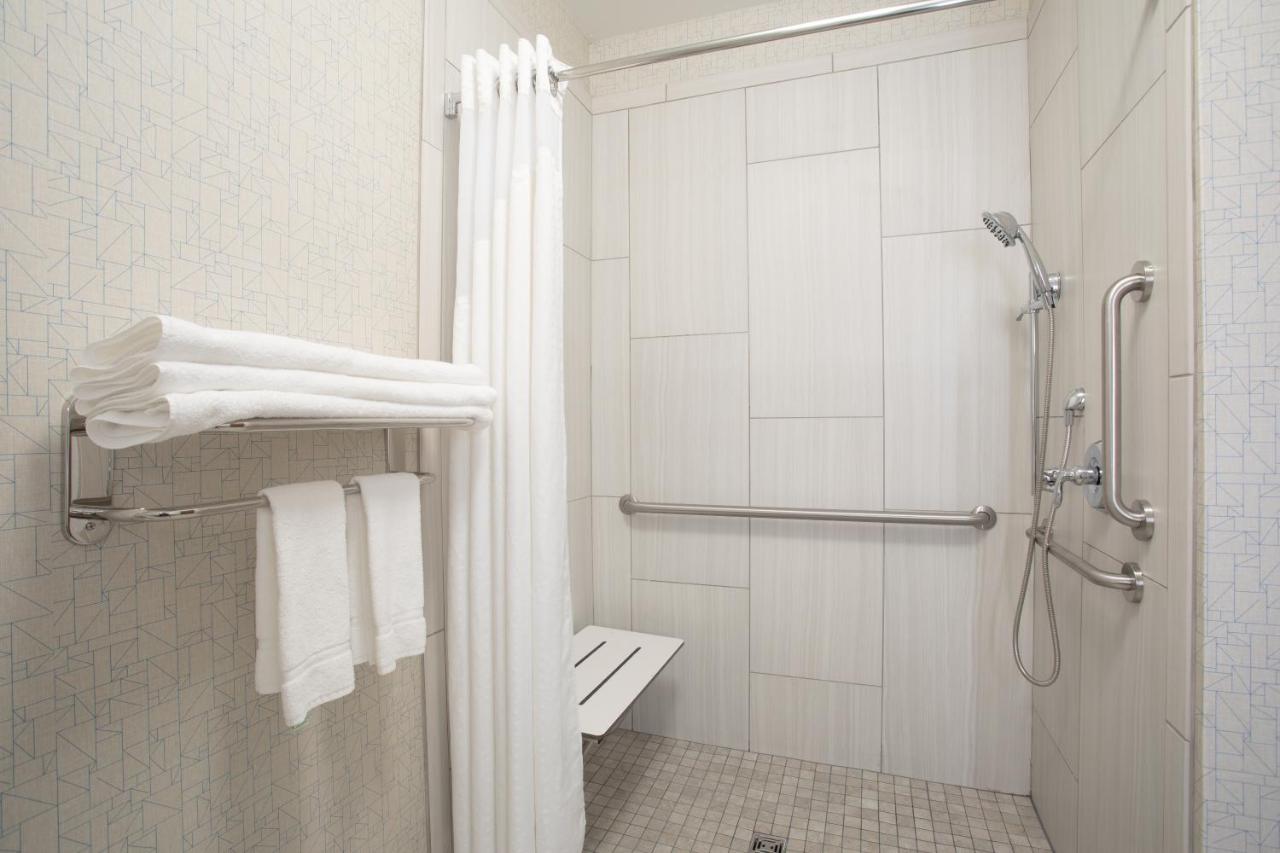 King Room - Mobility Access Roll in Shower/Non-Smoking at Holiday Inn Express Hotel & Suites Longmont by IHG