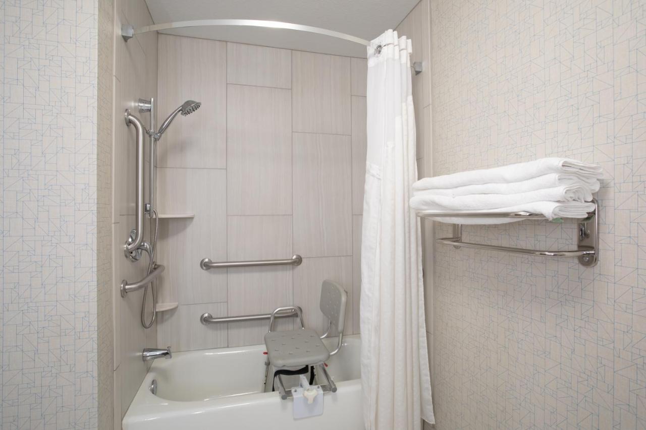 King Suite - Mobility Access Tub/Non-Smoking at Holiday Inn Express Hotel & Suites Longmont by IHG