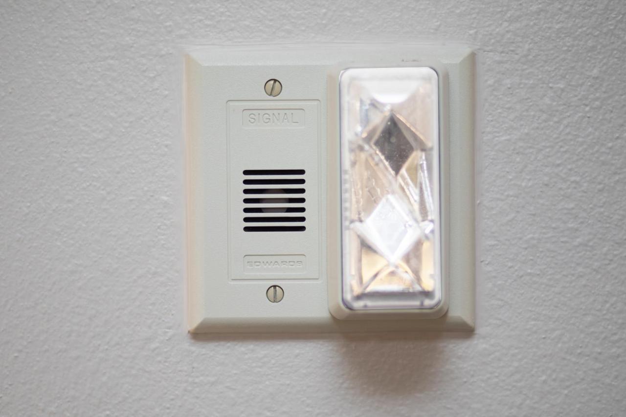 King Room - Mobility Access Roll in Shower/Non-Smoking at Holiday Inn Express Hotel & Suites Longmont by IHG