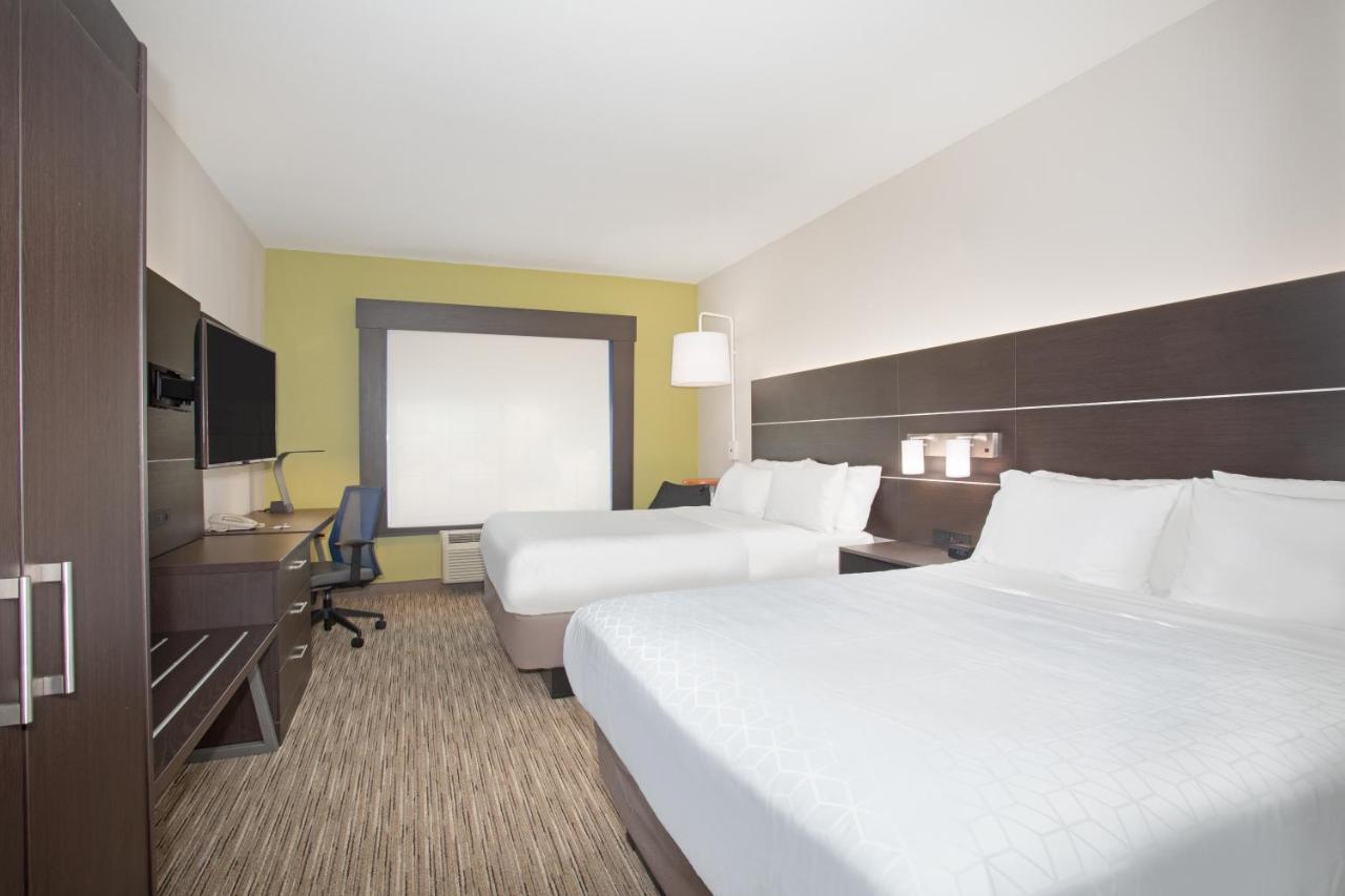 Room Selected at Check-In at Holiday Inn Express Hotel & Suites Longmont by IHG