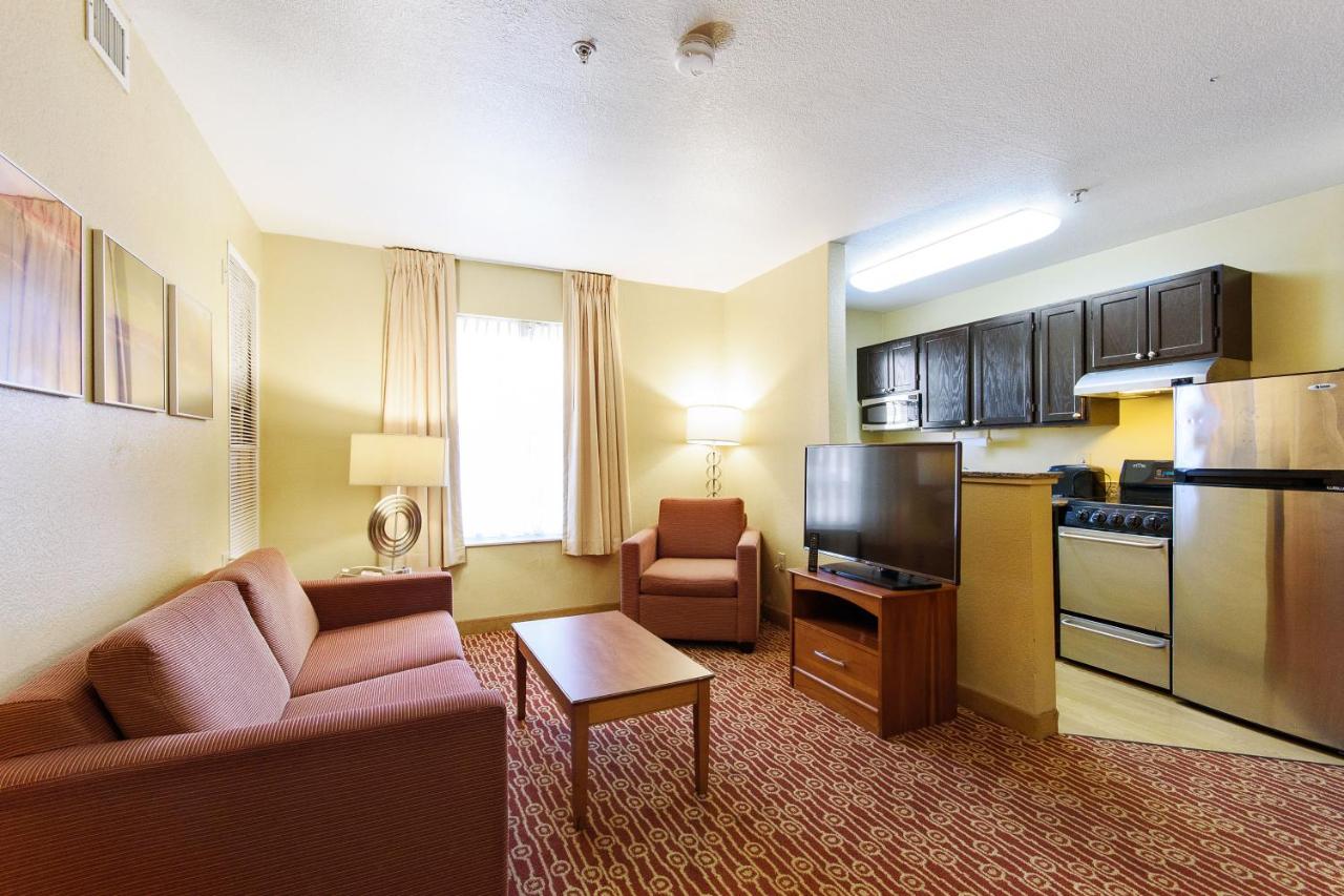 2 Bedroom Suite 2 Queen Beds Non-Smoking at Extended Stay America Suites Chicago Elgin West Dundee