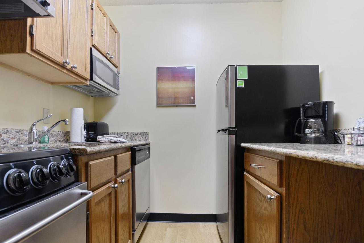 Deluxe studio 1 Queen Bed Non-Smoking at Extended Stay America Suites Chicago Elgin West Dundee