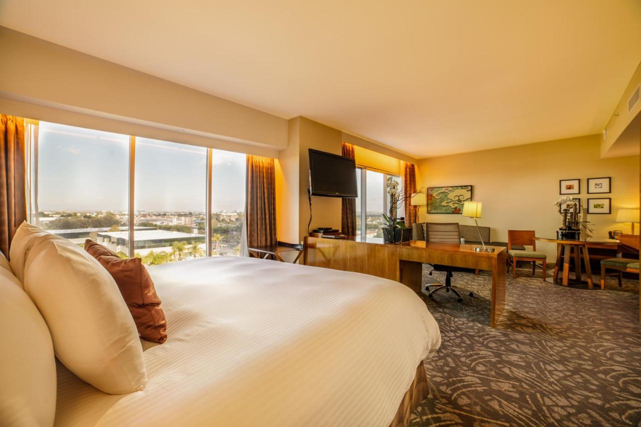 King Suite at Miyako Hybrid Hotel Torrance