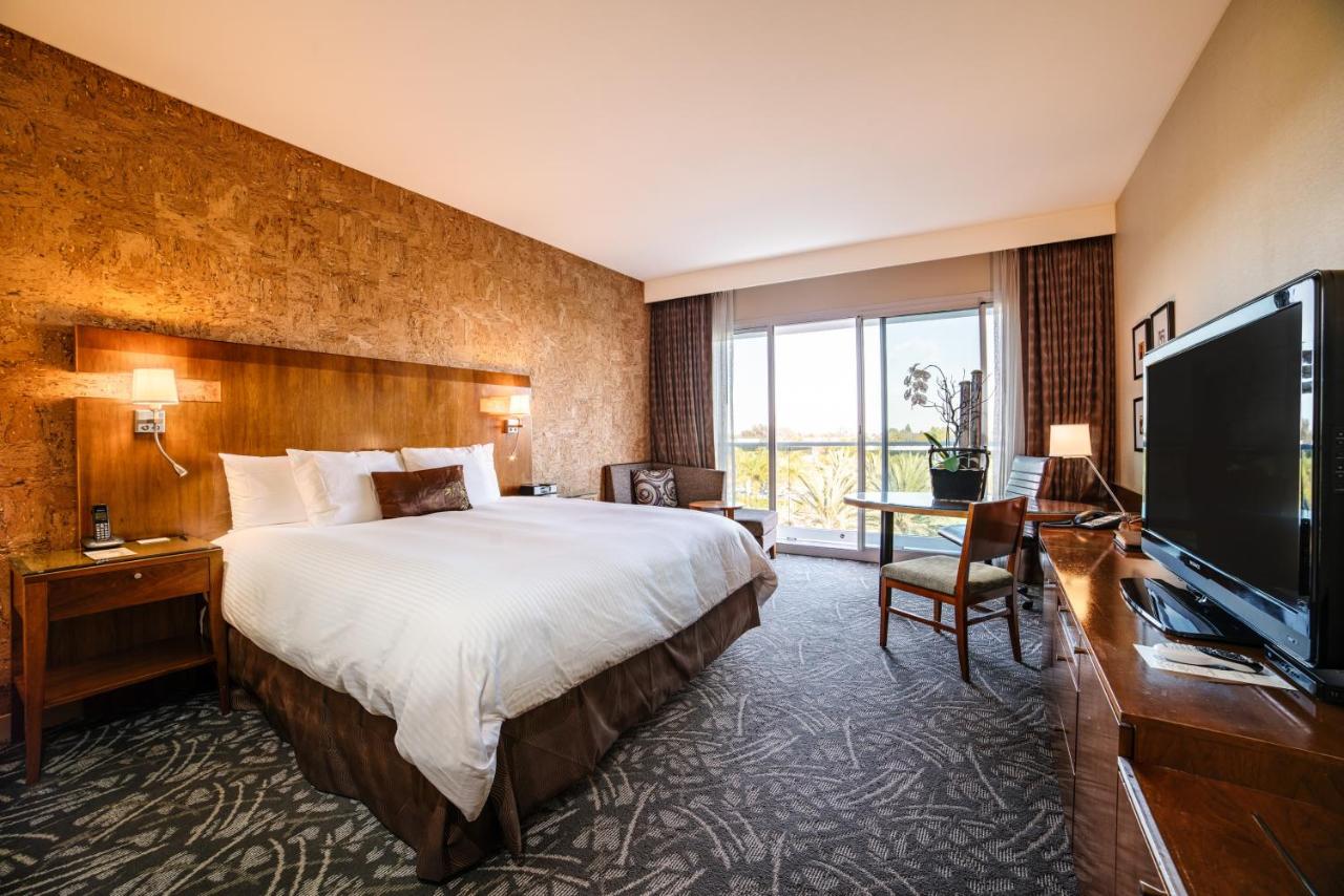 King Room at Miyako Hybrid Hotel Torrance