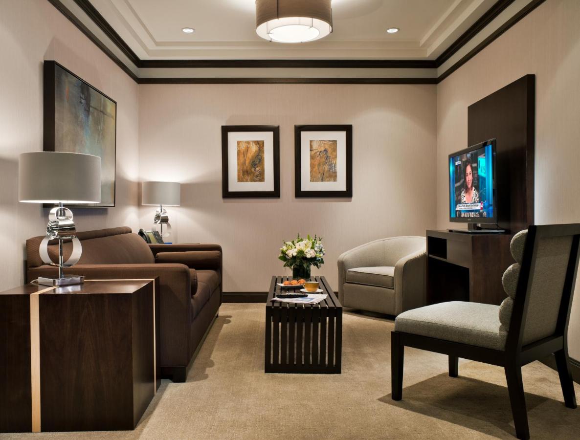 Deluxe King Suite at The Pearl New York