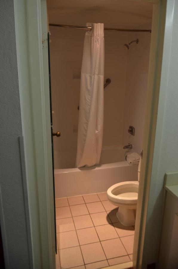 Deluxe One-Bedroom Suite- Non-Smoking at Baymont by Wyndham Murfreesboro