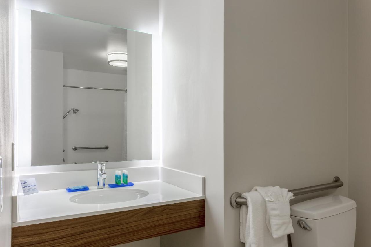 King Room - Mobility Access/Hearing Accessible at Holiday Inn Express & Suites Vandalia by IHG