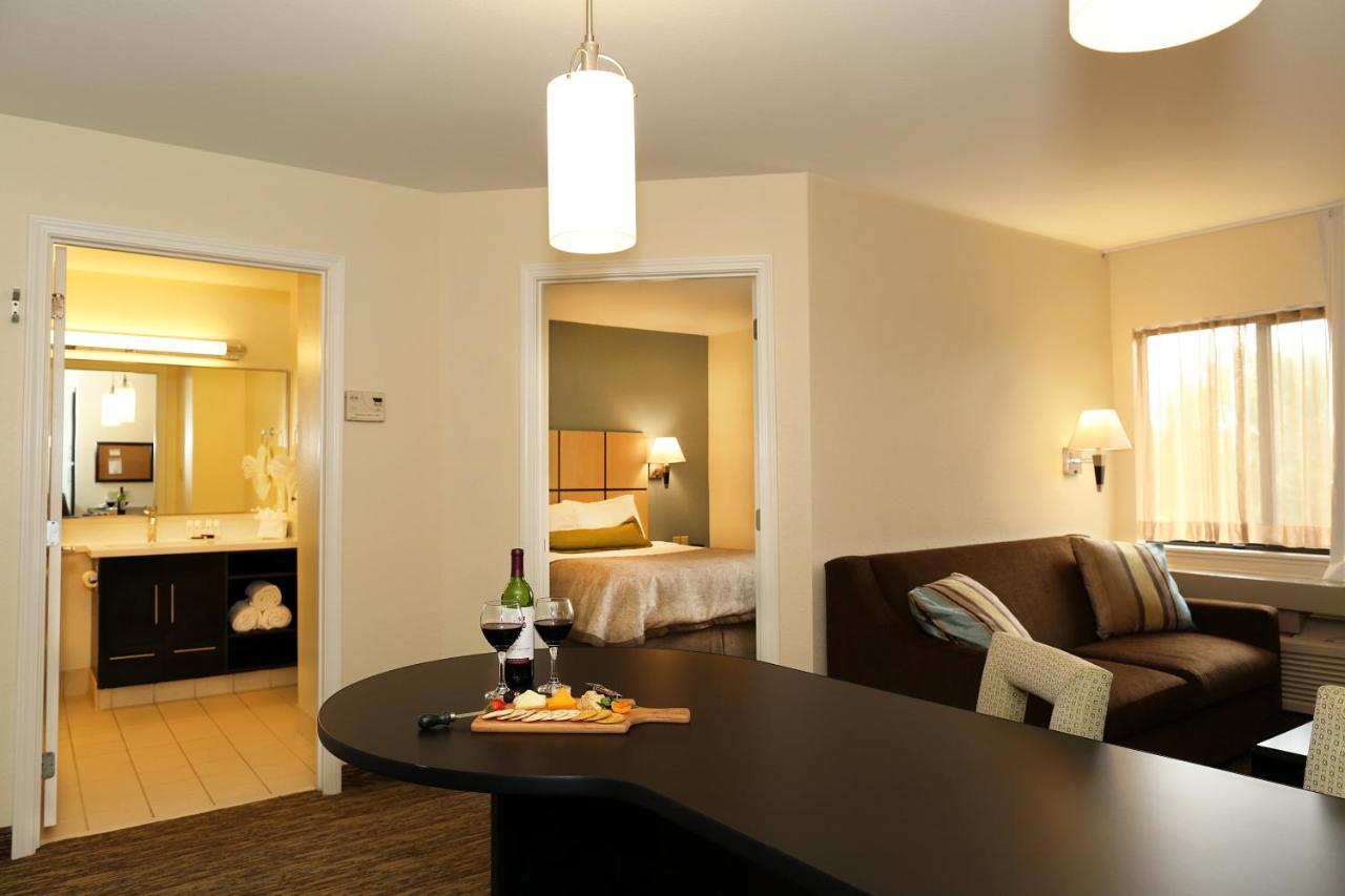 One-Bedroom Queen Suite at Candlewood Suites East Lansing by IHG