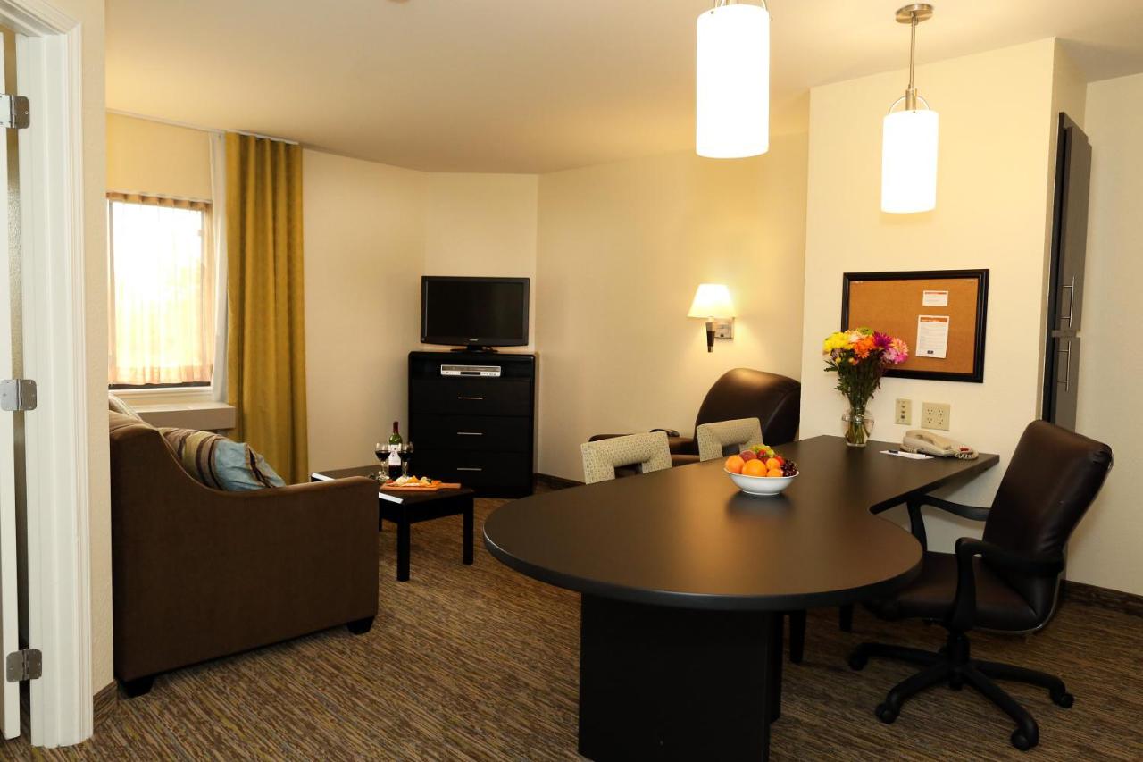 One-Bedroom Queen Suite at Candlewood Suites East Lansing by IHG