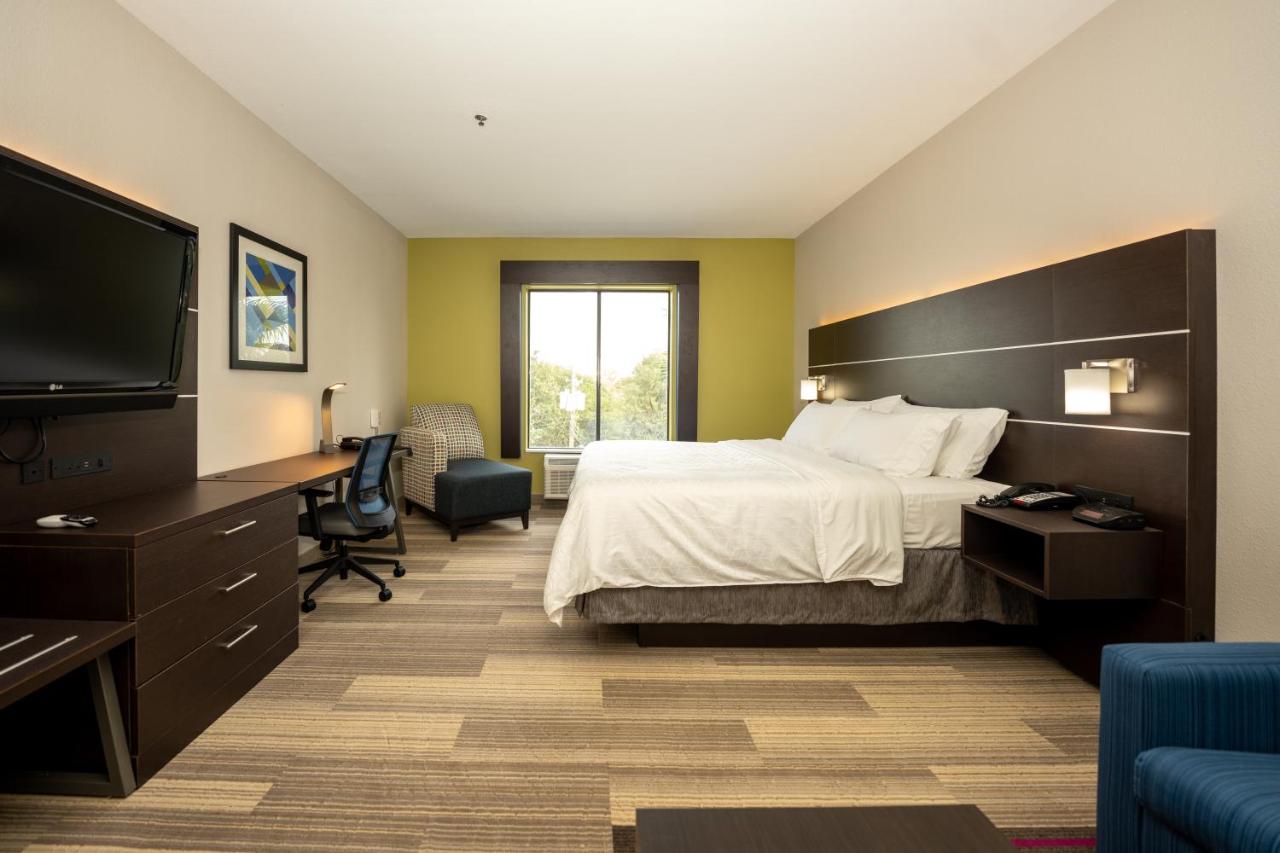 King Room with Bath Tub - Disability Access at Holiday Inn Express & Suites Deer Park by IHG