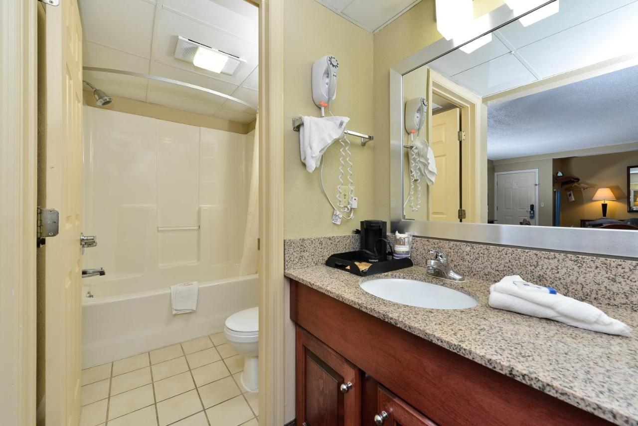 Deluxe King Studio Suite - Non-Smoking at Baymont by Wyndham Sevierville Pigeon Forge