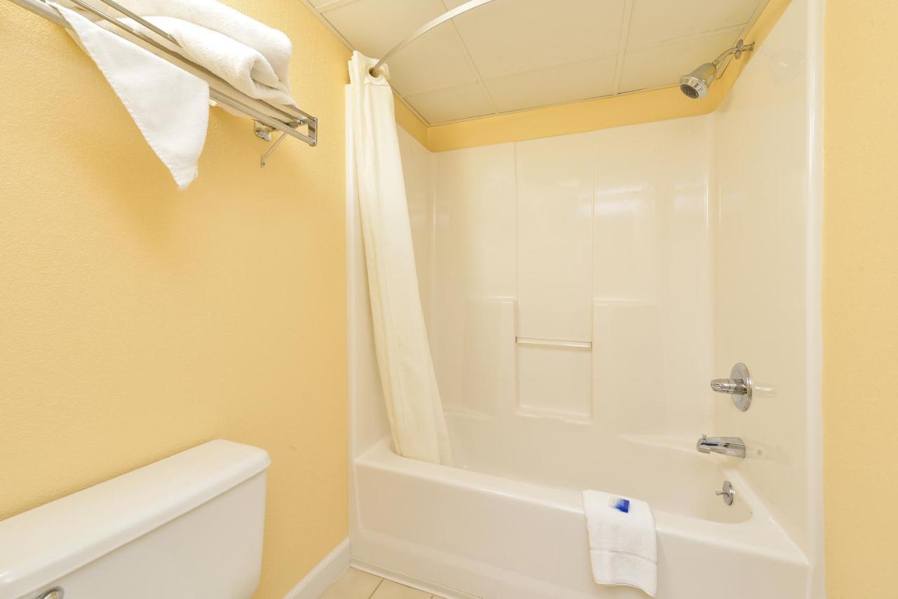 King Suite - Non-Smoking at Baymont by Wyndham Sevierville Pigeon Forge