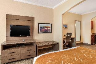 Room #49190907 at Comfort Suites Baytown I - 10