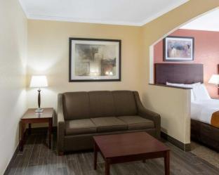 Room #49190907 at Comfort Suites Baytown I - 10