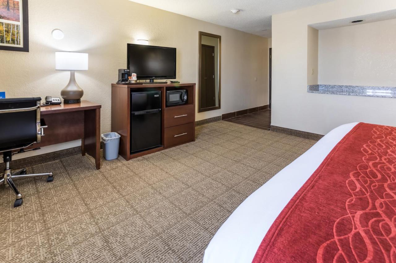 King Room - Accessible/Non-Smoking at Comfort Inn Waukesha - Milwaukee West