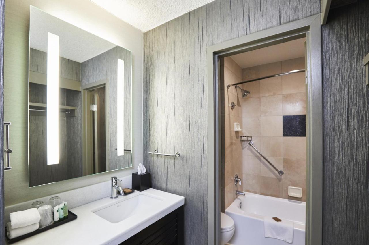 Deluxe Queen Room with Two Queen Beds at Hotel Riu Plaza Fisherman's Wharf