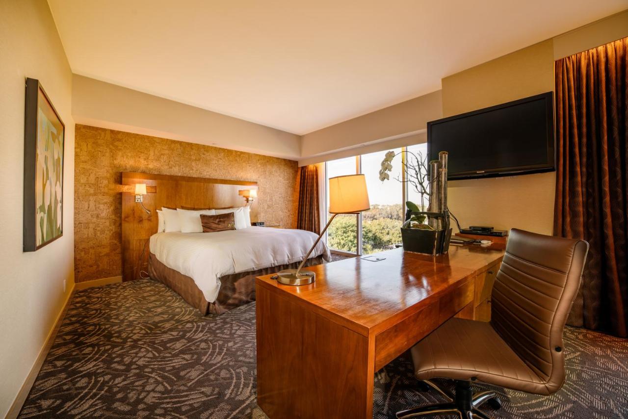 King Suite at Miyako Hybrid Hotel Torrance