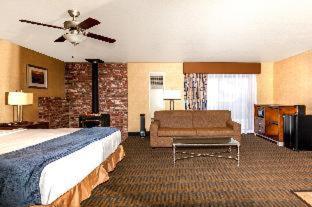 Room #25830920 at Harbor House Inn Morro Bay