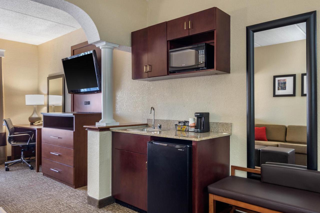King Suite - Non-Smoking at Comfort Suites Woodstock - Atlanta North