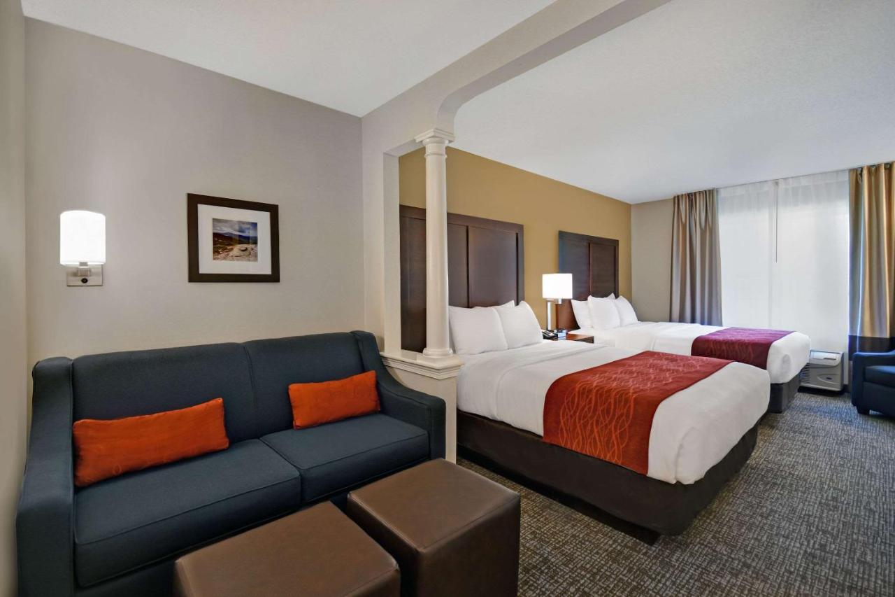 Queen Suite with 2 Queen Beds and Sofa Bed at Comfort Inn And Suites Wilton