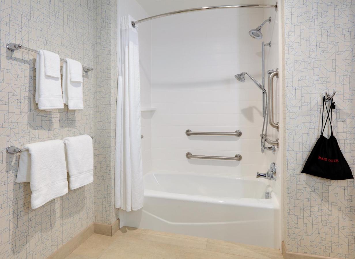 King Room - Hearing Accessible - Roll-in Shower at Holiday Inn Express & Suites Dallas NW HWY - Love Field by IHG