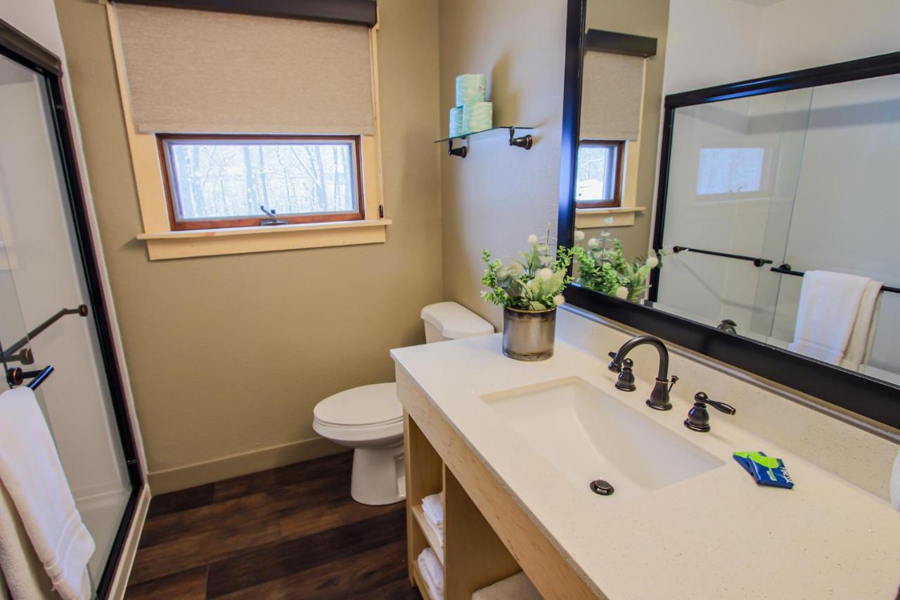 Deluxe Bungalow at Burr Oak Lodge & Conference Center