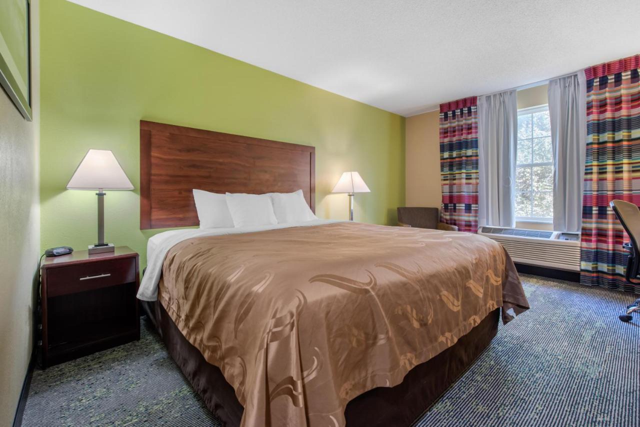 King Room - Accessible/Non-Smoking at Quality Inn Morgantown