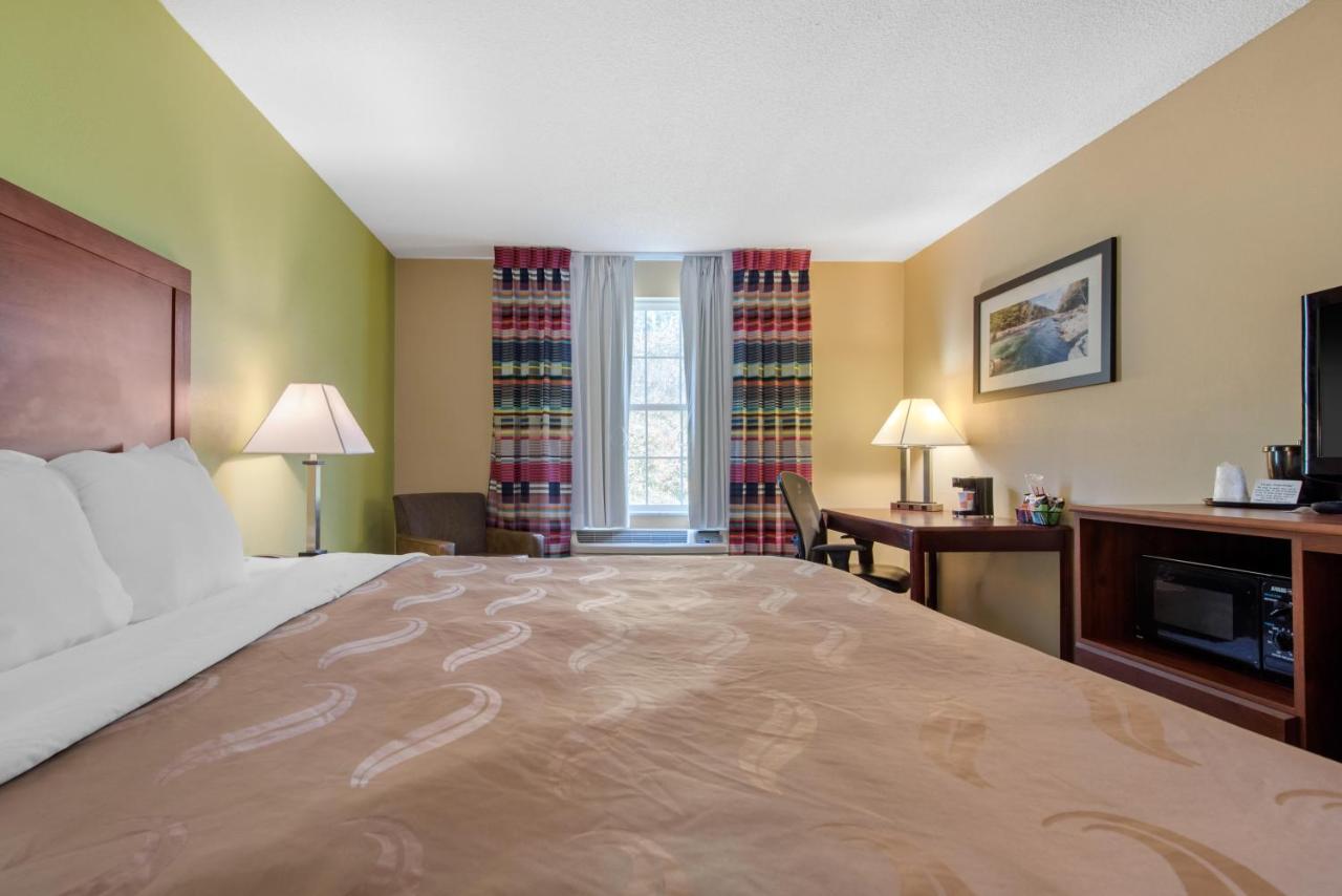 King Room - Accessible/Non-Smoking at Quality Inn Morgantown