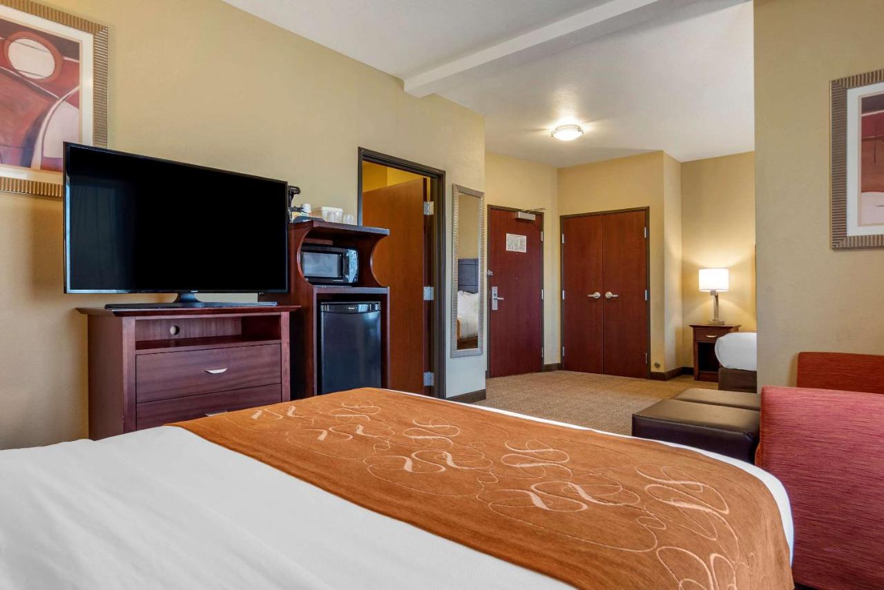 Double Suite with Two Double Beds - Accessible/Non-Smoking at Comfort Suites Airport South
