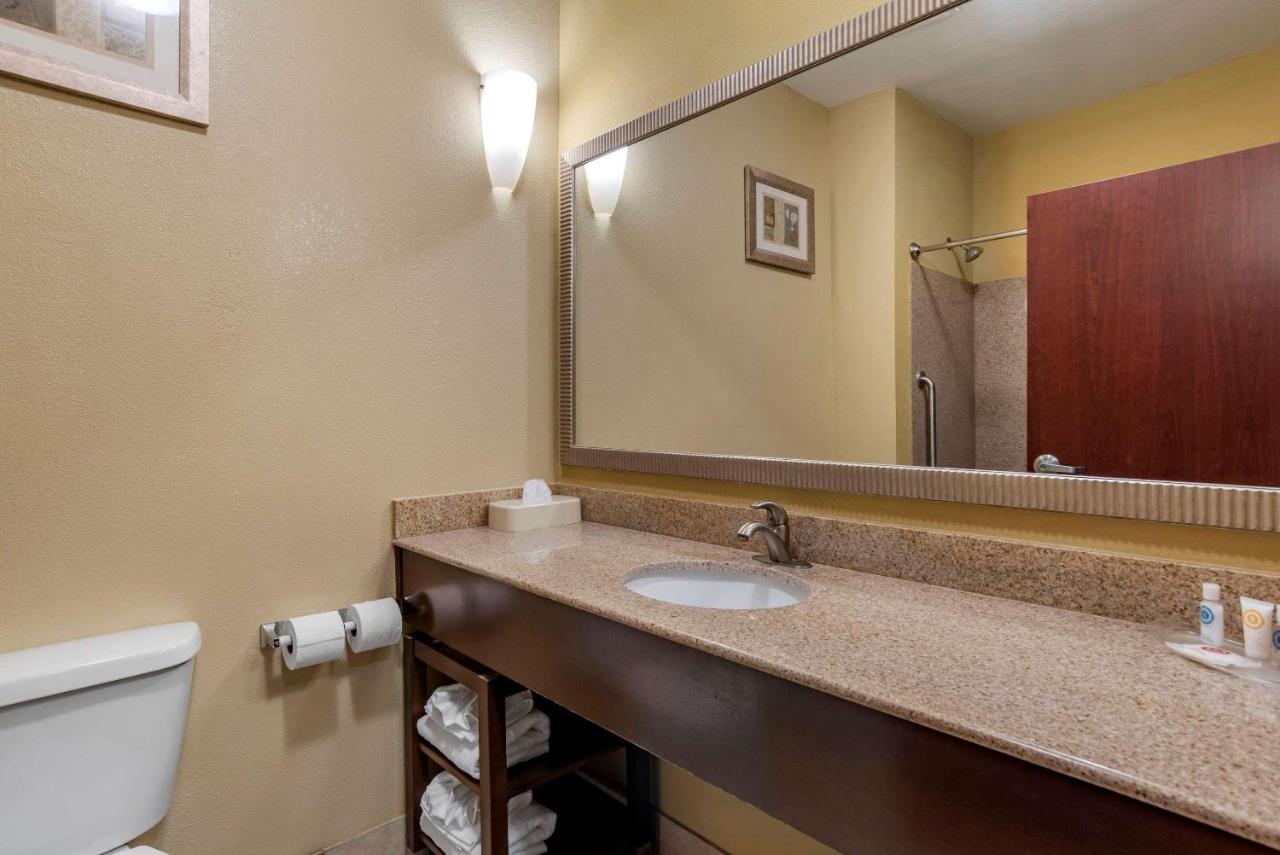 Double Room with Two Double Beds - Non-Smoking at Comfort Suites Airport South