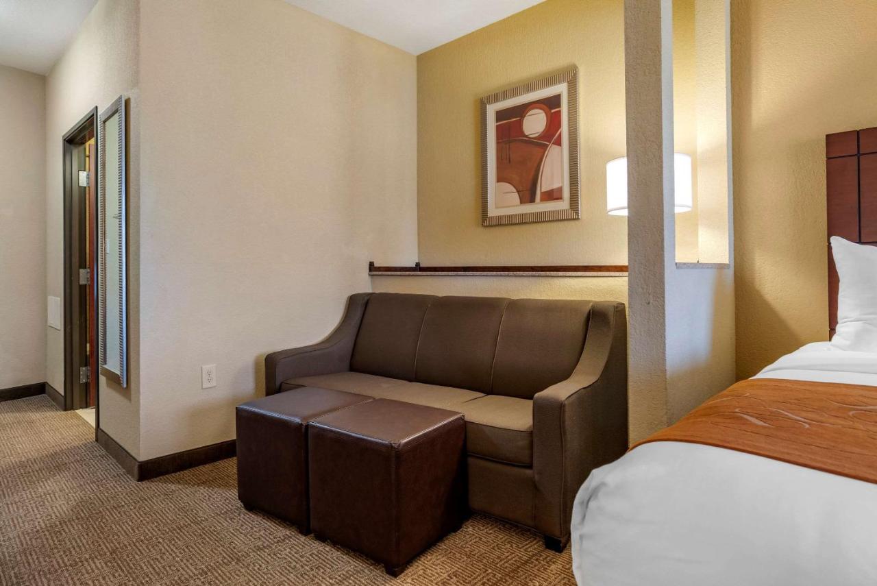 Double Room with Two Double Beds - Non-Smoking at Comfort Suites Airport South