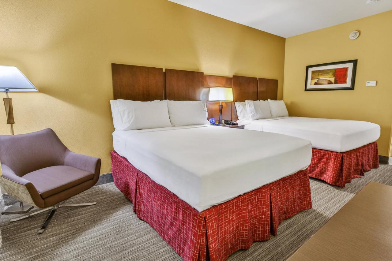Queen Room with Two Queen Beds at Holiday Inn Express & Suites Houston South near Pearland by IHG