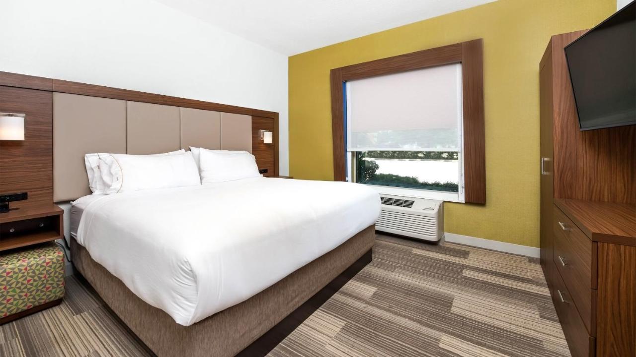 Suite with Mobility Accessible Tub - Non-Smoking at Holiday Inn Express Hotel & Suites Conroe I-45 North by IHG