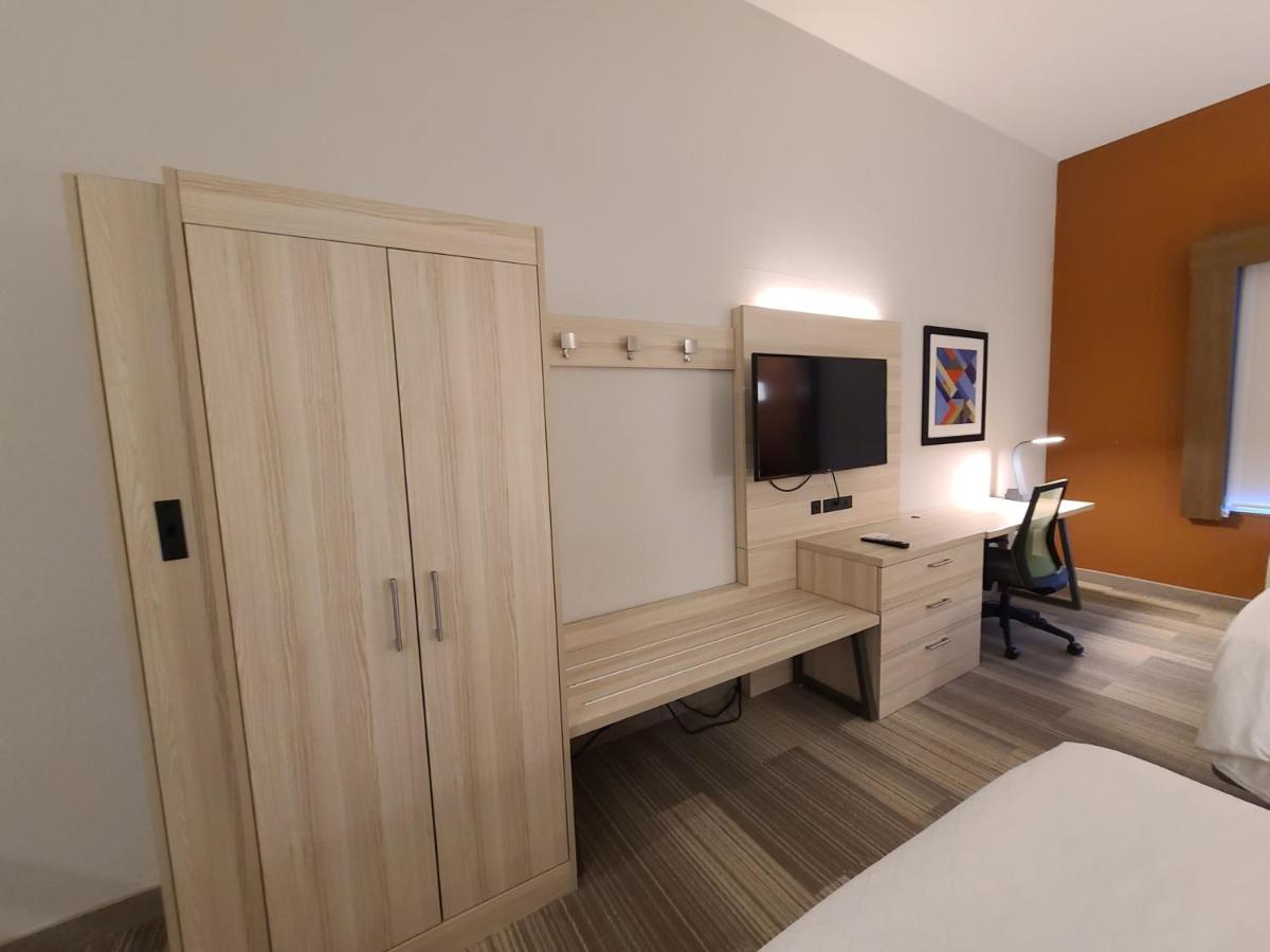Studio Suite with Two Queen Beds at Holiday Inn Express Newton Falls, an IHG Hotel