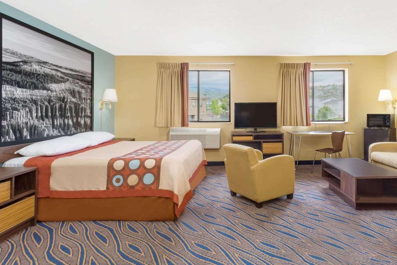 Deluxe Queen Room with Kitchenette - Non-Smoking at Super 8 by Wyndham Cedar City