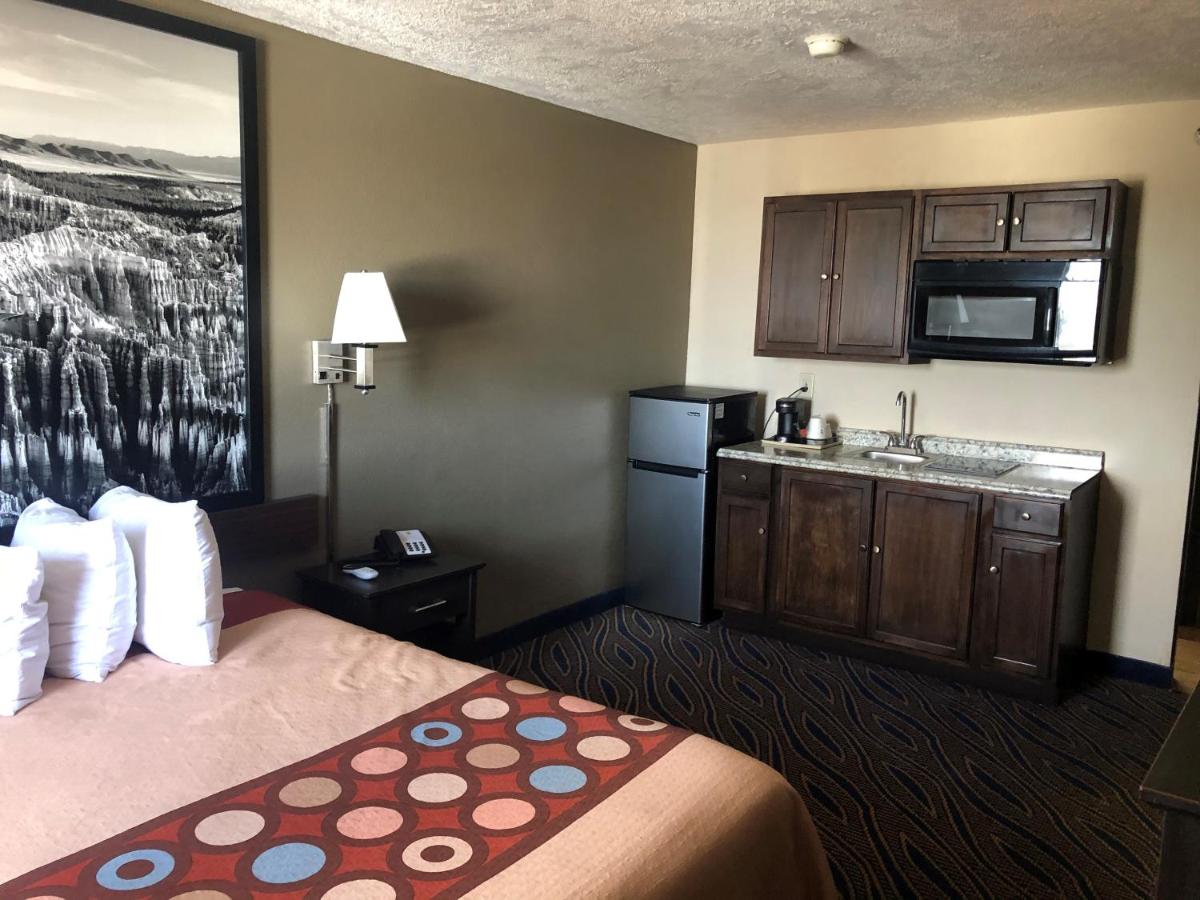 Deluxe Queen Room with Kitchenette - Non-Smoking at Super 8 by Wyndham Cedar City