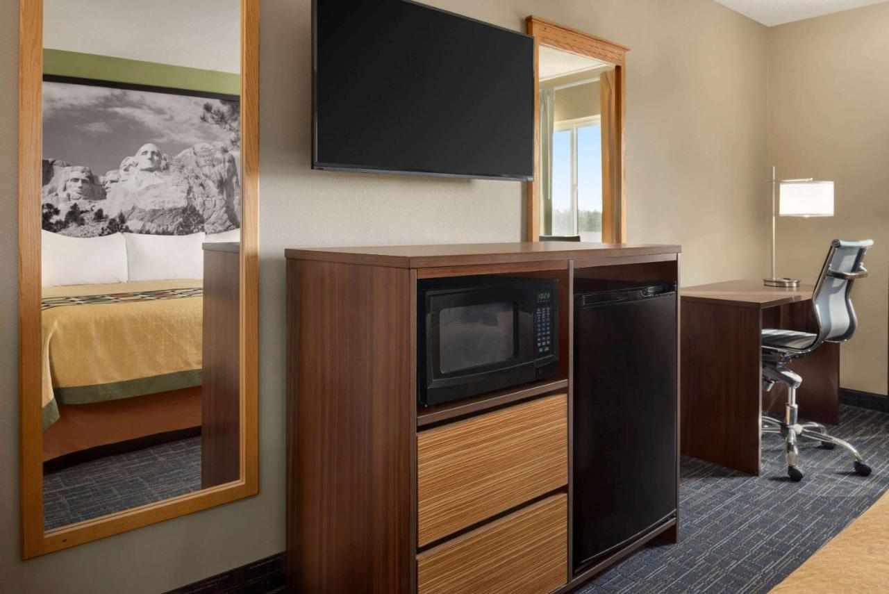 King Room - Non-Smoking at Super 8 by Wyndham Sioux Falls